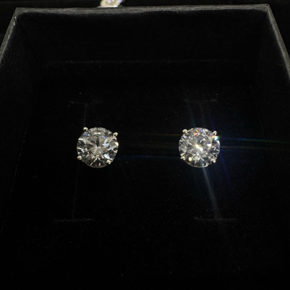 2 CTW VS1 Lab Diamond Studs 14K white gold IGI Certified